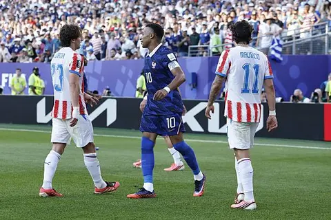 فاز الأفضل.. أرقام من مباراة باراجواي وفرنسا في كأس العالم